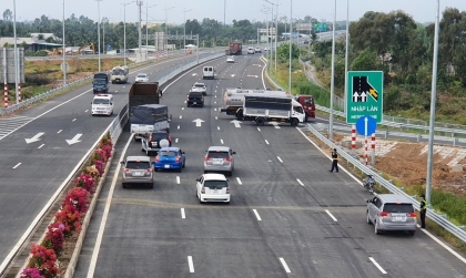 Hành trình an toàn kì nghỉ Tết Thống nhất: Kinh nghiệm lái xe trên cao tốc